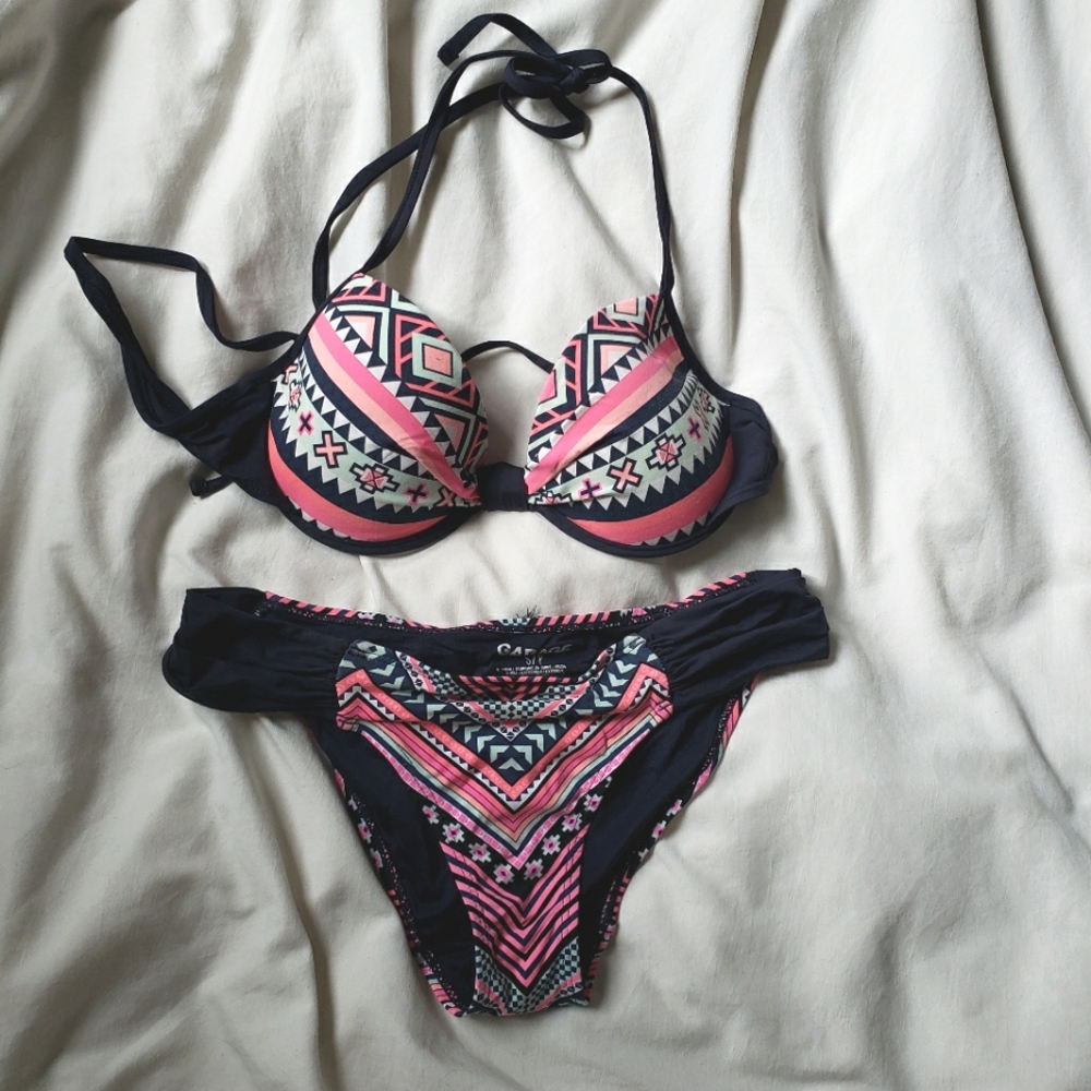 Garage bikini